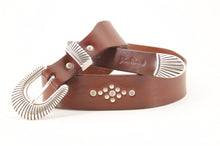 Carica l'immagine nel visualizzatore di Gallery, western-cintura-cuoio-artigianale-jeandessel-vintage-leather-belt-handmade-studs-borchie-