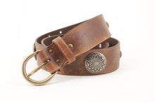 Carica l'immagine nel visualizzatore di Gallery, cintura-belt-handmade-country-western-vintage-conchos-