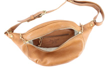 Carica l'immagine nel visualizzatore di Gallery, pouch-leatherbag-marsupio-