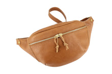 Carica l'immagine nel visualizzatore di Gallery, pouch-leatherbag-marsupio-