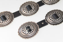 Carica l'immagine nel visualizzatore di Gallery, cintura-cuoio-conchos-artigianale-jeandessel