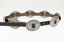 Carica l&#39;immagine nel visualizzatore di Gallery, cintura-cuoio-conchos-artigianale-jeandessel-handmade-leather-belt-
