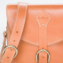 Carica l'immagine nel visualizzatore di Gallery, borsa-tracolla-artigianale-cuoio-handamde-leather-bag-jeandessel-