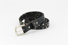 Carica l'immagine nel visualizzatore di Gallery, cintura-artigianale-borchiata-jeandessel-handmade-leather-belt-studs-
