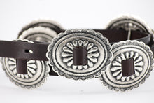 Carica l'immagine nel visualizzatore di Gallery, cintura-cuoio-conchos-artigianale-jeandessel