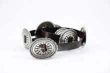 Carica l'immagine nel visualizzatore di Gallery, cintura-cuoio-conchos-artigianale-jeandessel