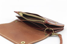 Carica l'immagine nel visualizzatore di Gallery, portafoglio-cuoio-biker-catena-treccia-leather-wallet-