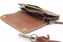 Carica l'immagine nel visualizzatore di Gallery, portafoglio-cuoio-biker-catena-treccia-leather-wallet-