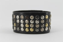 Carica l&#39;immagine nel visualizzatore di Gallery, bracciale-cuoio-borchie-artigianale-handmade-leather-bracelet-studs-jeandessel-

