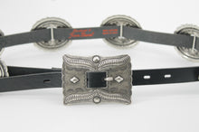 Carica l'immagine nel visualizzatore di Gallery, cintura-cuoio-conchos-artigianale-jeandessel-handmade-leather-belt-