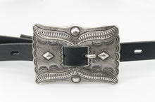 Carica l'immagine nel visualizzatore di Gallery, cintura-cuoio-conchos-artigianale-jeandessel