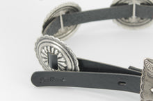 Carica l'immagine nel visualizzatore di Gallery, cintura-cuoio-conchos-artigianale-jeandessel