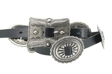 Load image into Gallery viewer, cintura-cuoio-conchos-artigianale-jeandessel-handmade-leather-belt-