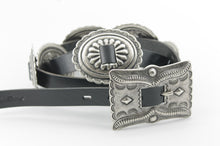 Carica l'immagine nel visualizzatore di Gallery, cintura-cuoio-conchos-artigianale-jeandessel