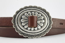 Carica l'immagine nel visualizzatore di Gallery, cintura-cuoio-artigianale-western-handmade-leather-belt-studded-borchie-conchos-