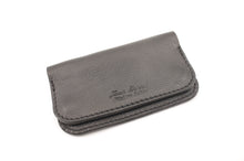 Carica l'immagine nel visualizzatore di Gallery, porta tabacco-artigianale-cuoio-handmade-tobacco case-jeandessel-