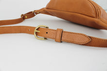 Load image into Gallery viewer, Tuscan leather belt bag.
