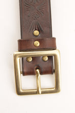 Carica l&#39;immagine nel visualizzatore di Gallery, Cintura in cuoio toscano con stampa western effetto vintage
