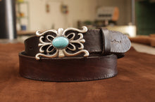 Load image into Gallery viewer, cintura-cuoio-artigianale-handmade-leather-belt-native-turquoise-vintage-jeandessel-
