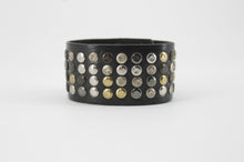 Load image into Gallery viewer, bracciale-cuoio-borchie-artigianale-handmade-leather-bracelet-studs-jeandessel-
