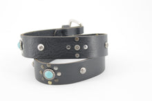 Carica l&#39;immagine nel visualizzatore di Gallery, cintura-cuoio-artigianale-western-handmade-leather-belt-studded-borchie-turquoise-
