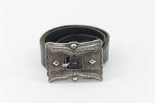 Carica l&#39;immagine nel visualizzatore di Gallery, cintura-cuoio-artigianale-handmade-leather-belt-jeandessel-buckle-concho-
