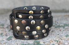 Load image into Gallery viewer, Bracciale in cuoio mod.&quot;IBIZA&quot;
