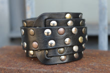 Load image into Gallery viewer, Bracciale in cuoio mod.&quot;IBIZA&quot;
