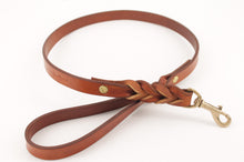 Load image into Gallery viewer, guinzaglio-cuoio-ottone-artigianale-jeandessel-handmade-leather-leash-solidbrass-
