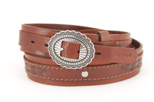 Load image into Gallery viewer, cintura-cuoio-artigianale-western-handmade-leather-belt-studded-borchie-conchos-
